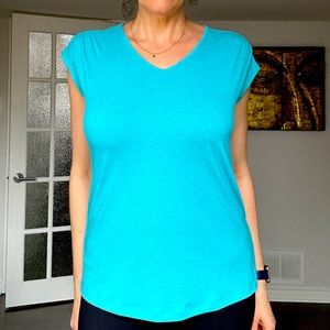 Chlorophylle aqua open-back sports t-shirt in M